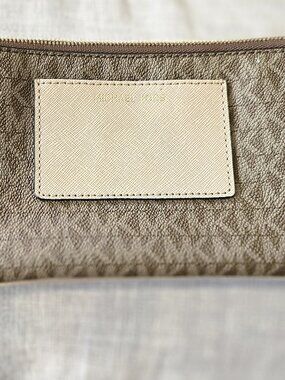 Michael Kors Bedford LG Wristlet MK Signature Brown/Vanilla